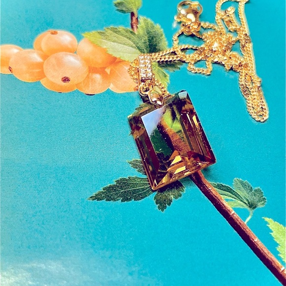 Zultanite Stone Frameless Pendant Gold Necklace - Picture 3 of 4